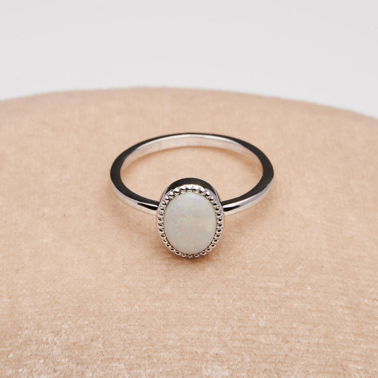 Золота каблучка з опалом