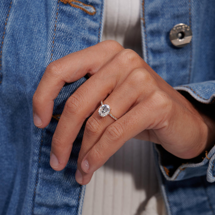 Золота каблучка з діамантом Oval 2 ct