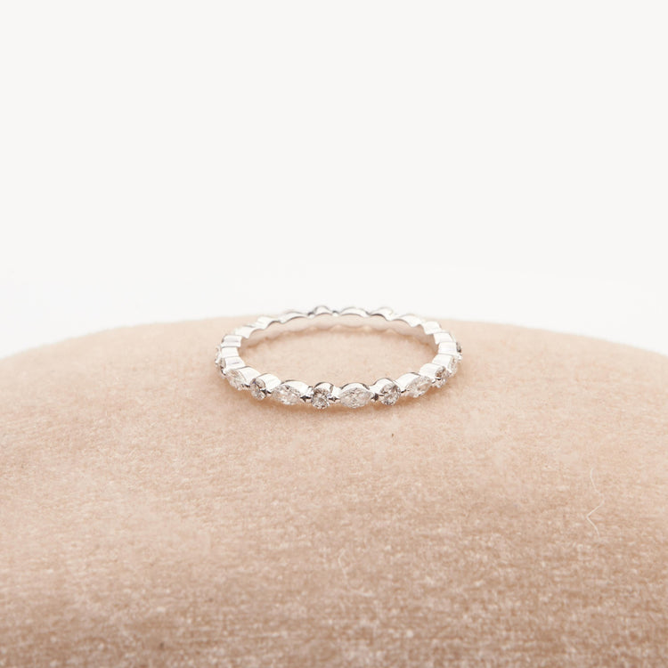 Золота каблучка з діамантами Round & Marquise