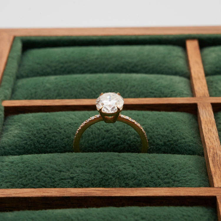 Золота каблучка з діамантом Oval 2 ct