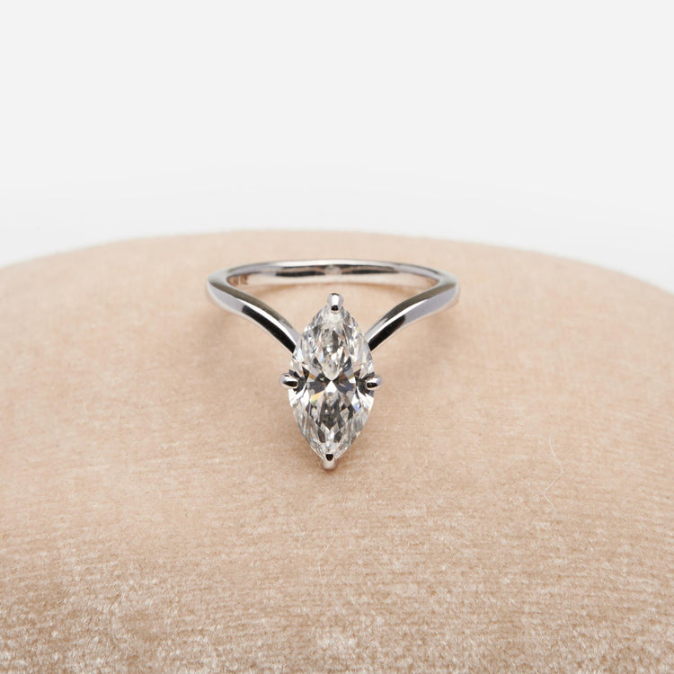 Золота каблучка з діамантом Marquise 2 ct