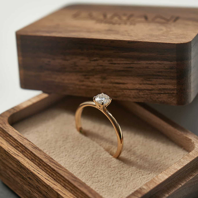 Каблучка з діамантом Round 0,3 ct