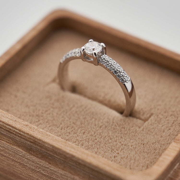 Каблучка з діамантом Round 0,3 ct