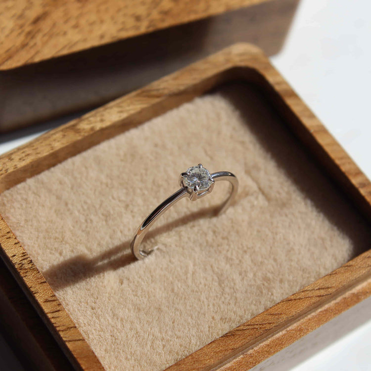 Каблучка з діамантом Round 0,2 ct