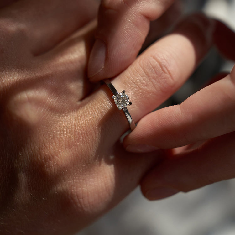 Каблучка з діамантом Round 0,3 ct