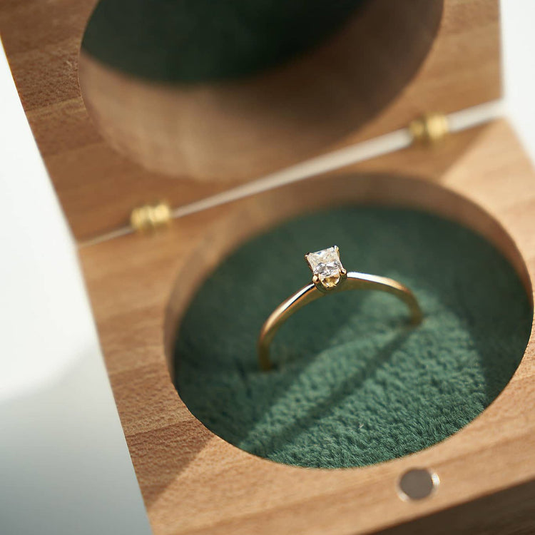 Каблучка з діамантом Princess 0,2 ct