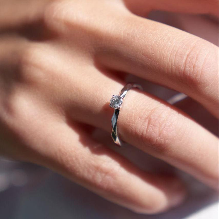 Каблучка з діамантом Round 0,2 ct