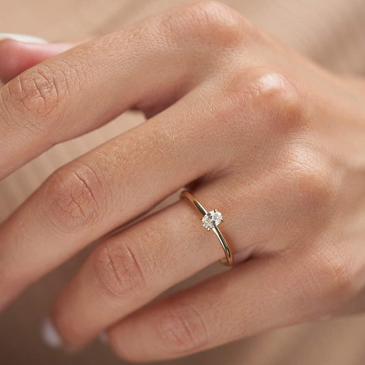 Каблучка з діамантом Oval 0,2 ct