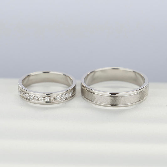 Пара обручок з діамантами