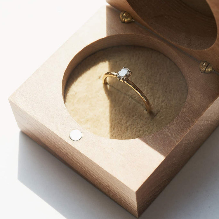 Каблучка з діамантом Oval 0,2 ct