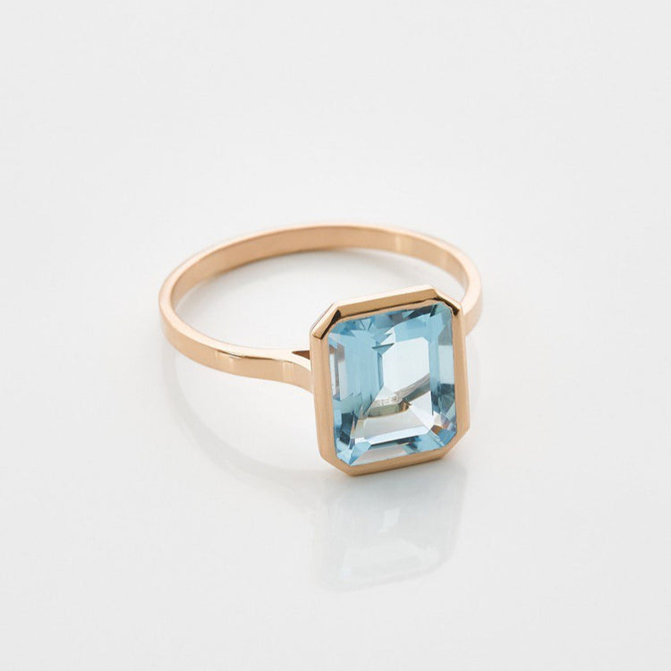 Золота каблучка з лондонським синім топазом