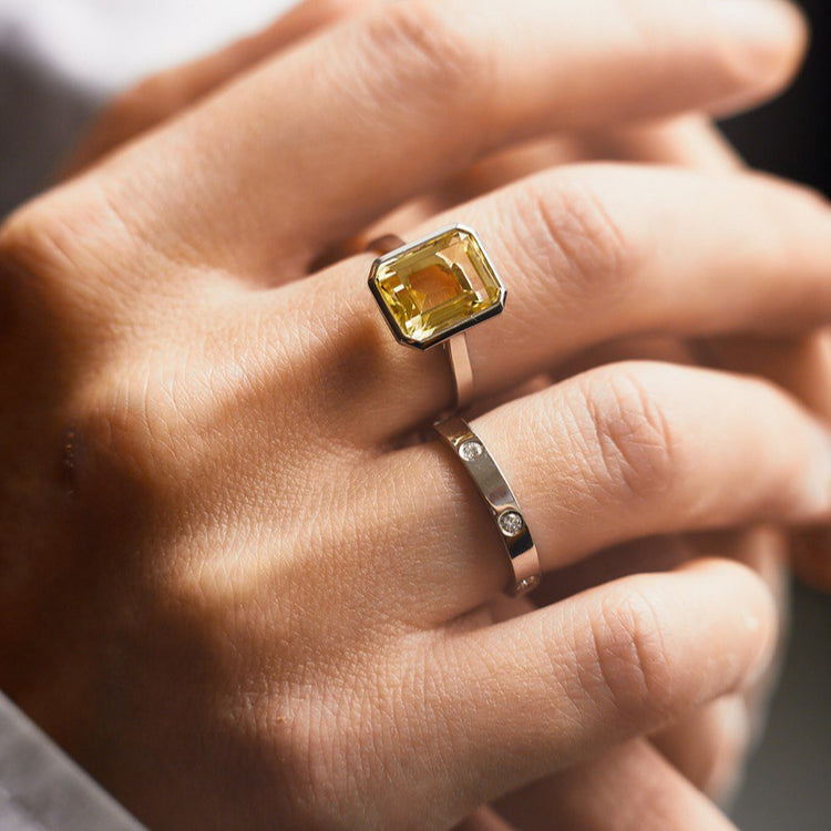 Золота каблучка з лондонським синім топазом