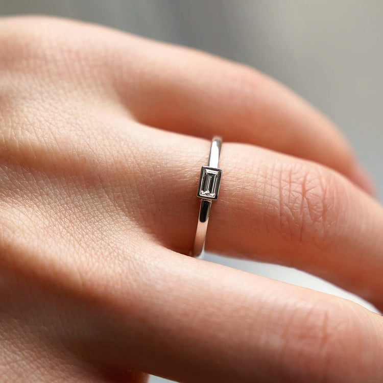 Каблучка з діамантом Baguette 0,2 ct
