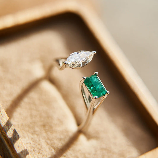 Каблучка з діамантом Marquise 0,5 сt та смарагдом Emerald 0,5 сt