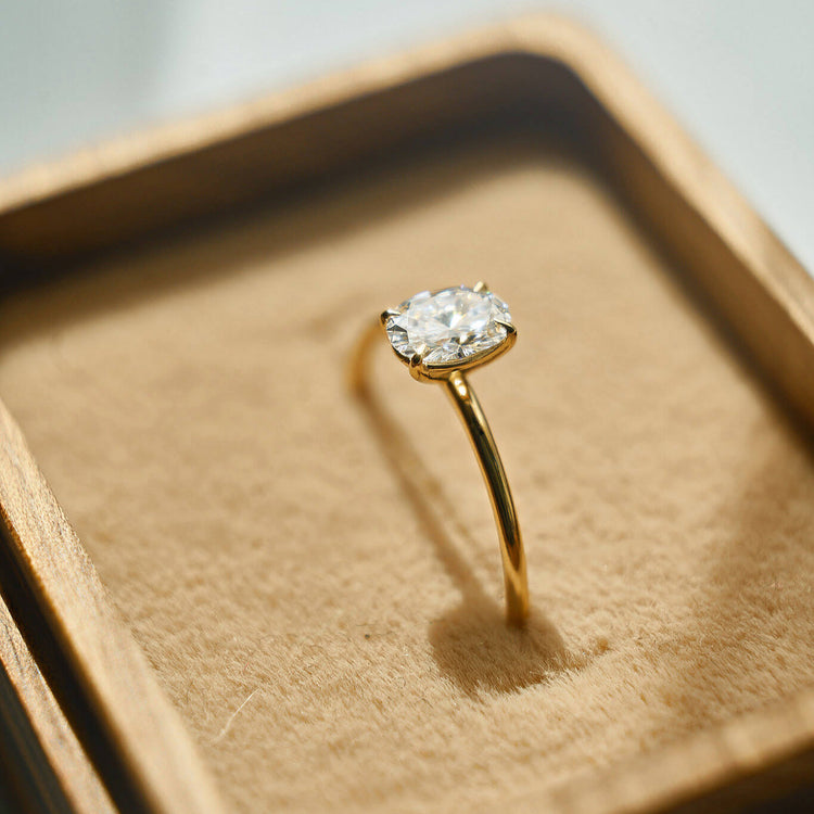 Каблучка з діамантом Oval 0,3 ct