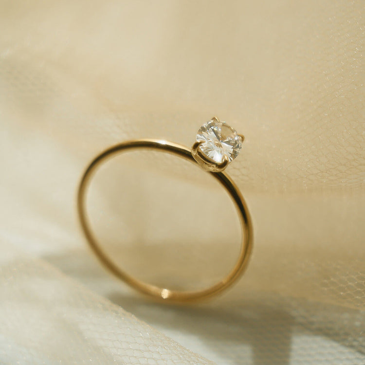 Каблучка з діамантом Oval 0,3 ct