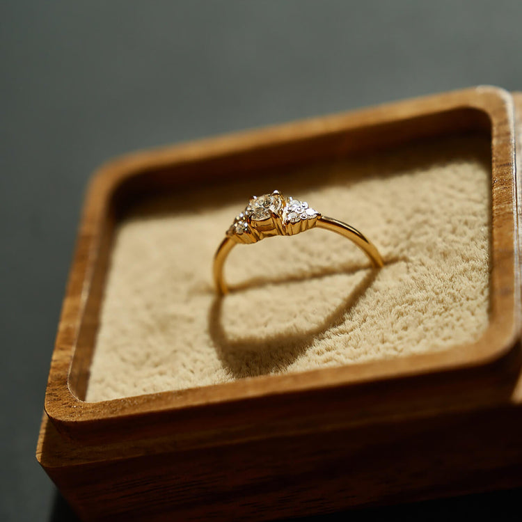Каблучка з діамантом Round 0,2 ct