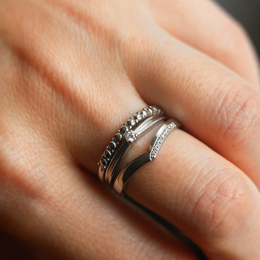 Золота фігурна каблучка з діамантами