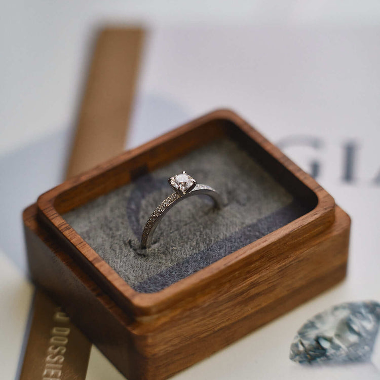 Каблучка з діамантом Round 0,5 ct