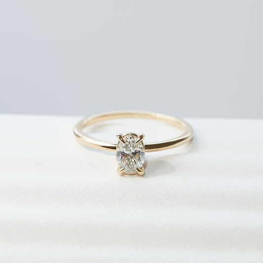 Каблучка з діамантом Oval 0,5 ct