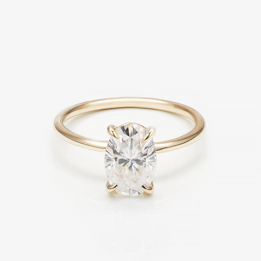 Золота каблучка з  діамантом Oval 2 ct