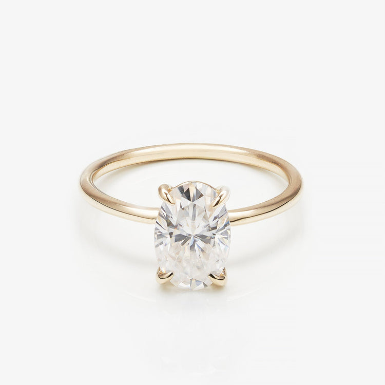 Золота каблучка з  діамантом Oval 2 ct