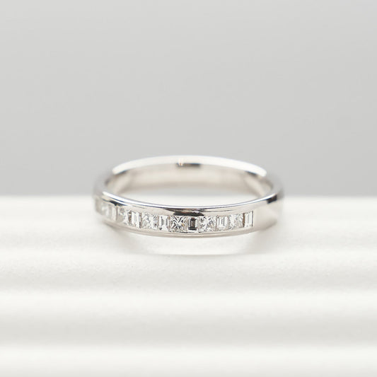 Золота каблучка з діамантами огранки Багет та Принцеса