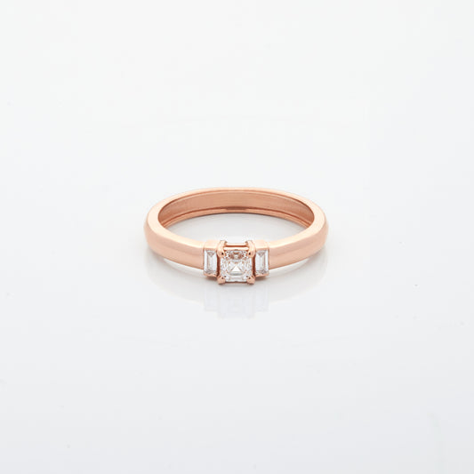 Каблучка з діамантом огранки Asscher 0,3 ct та діамантами Baguettes