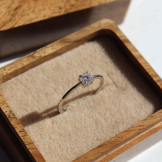 Каблучка з діамантом Round 0,2 ct